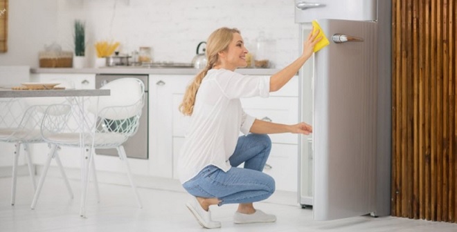 Image of cleaning the fridge