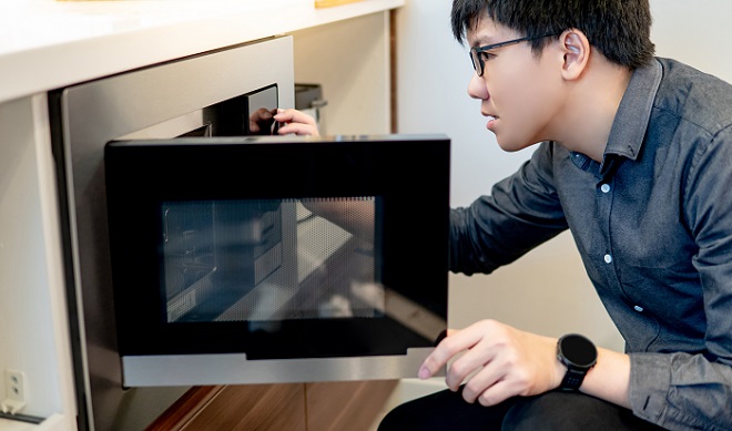 Homeowner trying to find out why the microwave plate won't rotate